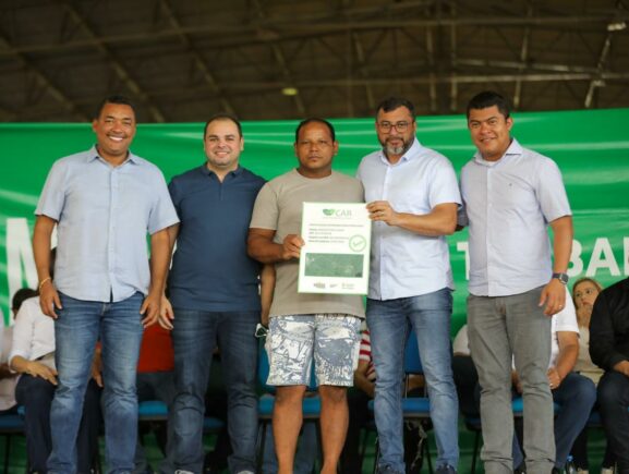 Em Borba, Wilson Lima entrega investimentos de R$ 34 milhões, incluindo pavimentação do Ramal do Mapiá